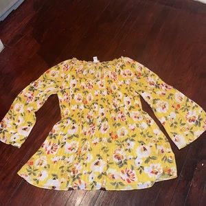 Beautiful gently used woman/junior blouse